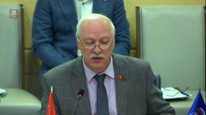 Николай Зубрилин обращается с вопросами к министру правительства Москвы.