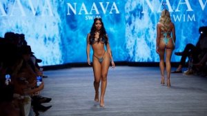Модели на подиуме 206