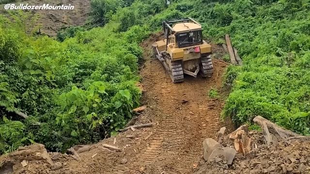 Unbelievable Dozer Operator Skill CAT D6R XL Opening Forest Road, Dozer Working in Mountain смотреть онлайн