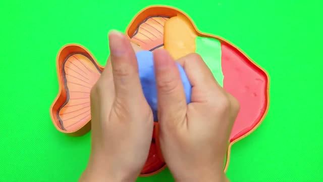 ЗАЛИПАТЕЛЬНЫЙ АСМР! 🌈 Делаем радужную ванну рыбок из слайма и глины с бусинами