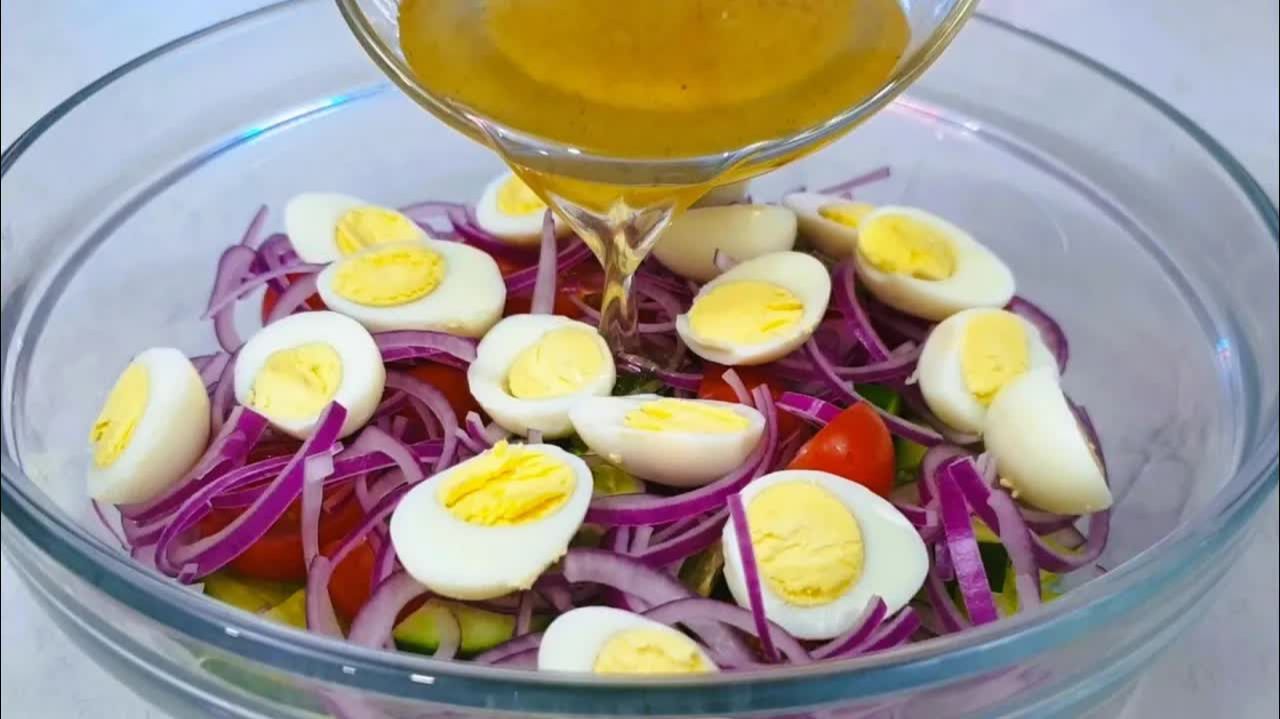 Салат, который ешь и не можешь остановиться! Съедается сразу! Ну, очень вкусно! смотреть онлайн