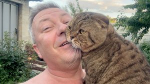 Жизнь вне орхидей. ОН заставляет меня катать его вокруг Дома