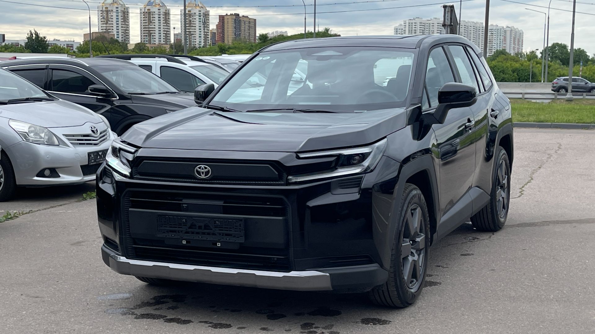 TOYOTA  RAV4  (2026)