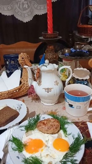 Ужин скромный поздний.