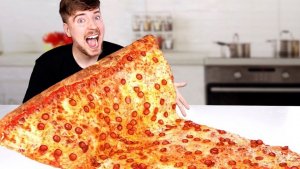СЪЕЛ САМЫЙ БОЛЬШОЙ КУСОК ПИЦЦЫ В МИРЕ! MrBeast #МистерБист #MrBeast