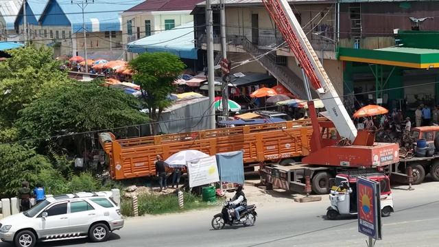 Please don_t be in danger Incredible Landfill! Dump Truck 25ton Back Uploading overturned into canal смотреть онлайн
