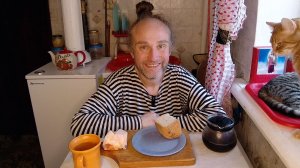 Завтрак с котями. Зевота: от молитв выворачивает. Мукбанг. Обжор. Еда на камеру. Диета. Шизофрения.