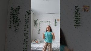 танцую под мой плейлист это кринж 😞
