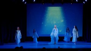 «Белые ангелы». Исп. Софья Шемятина