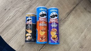 Пробую РАЗНЫЕ Pringles! (Чизбургер, Рулет, Куриные крылышки Буффало)