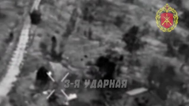 Артиллеристы 2-й бригады с помощью 122-мм орудия Д-30