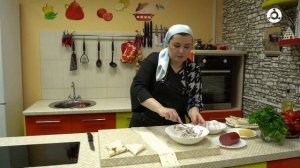 Утреннее меню. Готовим жареный лаваш с колбасой, сыром и зеленью