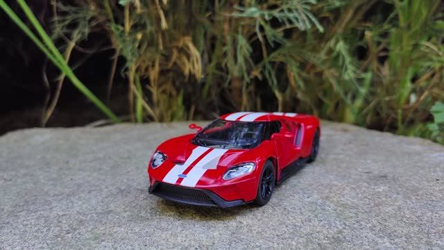 Модель Ford GT второго поколения от kinsmart смотреть онлайн