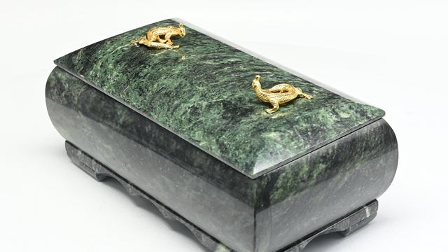 Ларец из змеевика 
