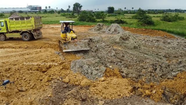 Incredible Landfill! Dump Truck 25ton driver Back Uploading overturned! Rescue bulldozer KOMATS’U… смотреть онлайн