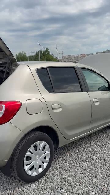 Renault SANDERO смотреть онлайн