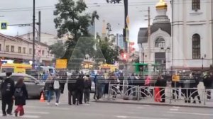 Четыре человека погибли в центре Екатеринбурга — толпу протаранил вылетевший на тротуар автобус.
