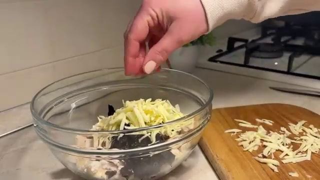 Как приготовить салат с черносливом и куриным филе. Обзор. смотреть онлайн