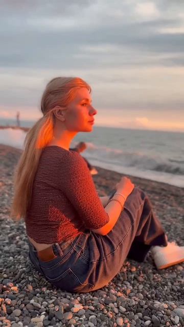 MOV_20260520_102748_979Девушка и море.