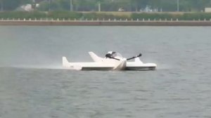 Китайская компания NAVEE представила первый в мире потребительский экраноплан — аппарат WaveFly 5X
