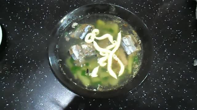 Вкусный супчик из консервированой сайры.