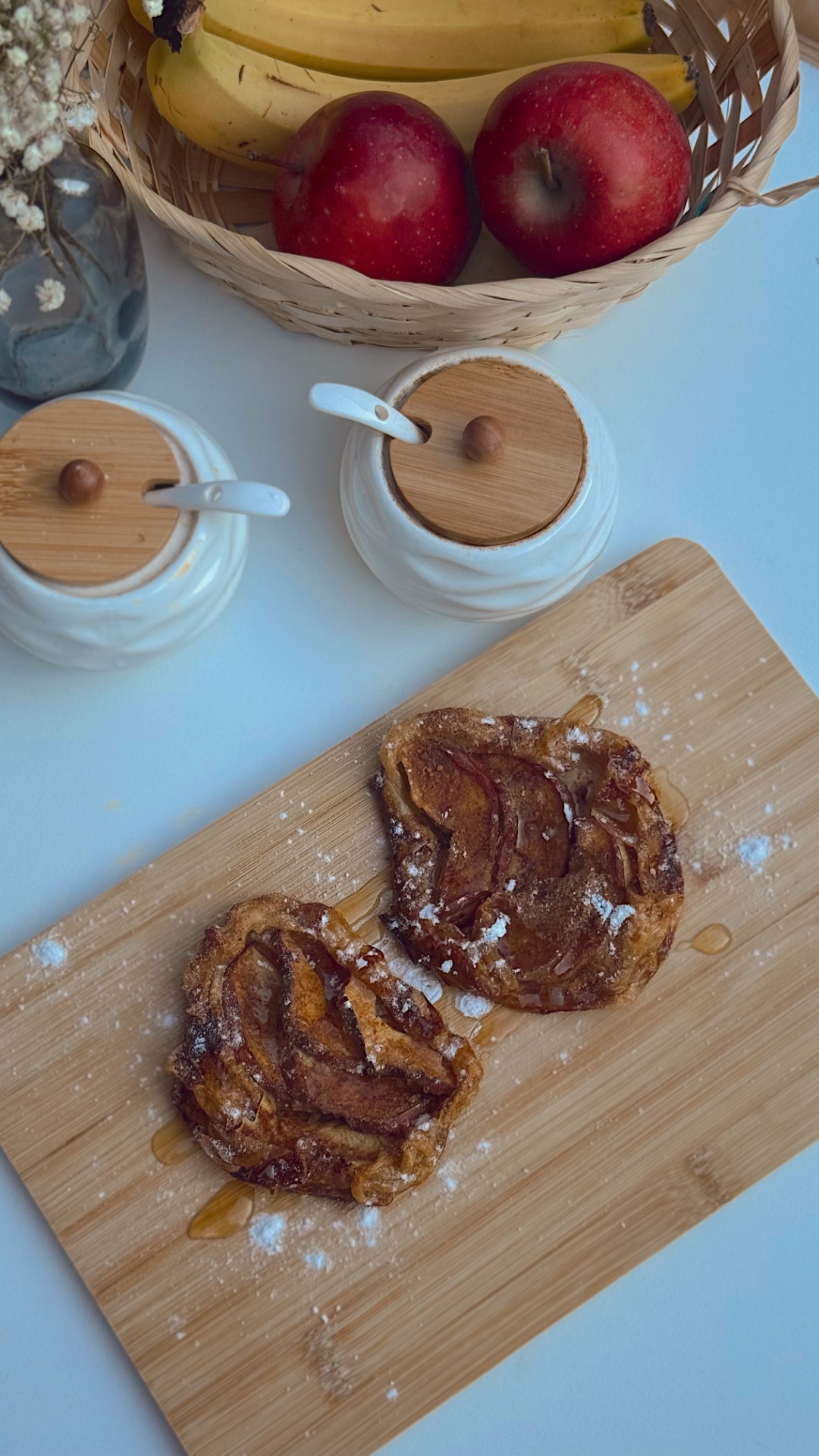 Вкусные слойки с яблоком из рисовой бумаги