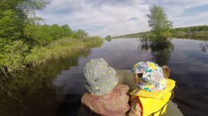Прогулка с внучками по пойме на надувной лодке.