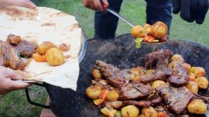 Мясо баранины с овощами на садже