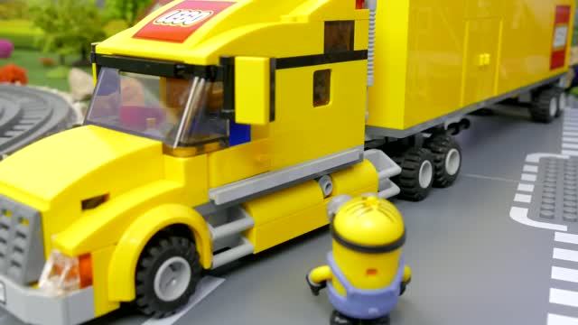 💥 КРАШ-ТЕСТ ЛЕГО! грузовик LEGO попал под поезд на переезде