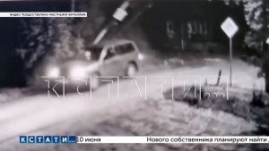 Группа мажоров в неадекватном состоянии на «Лэндкрузере» посшибала столбы в деревне и скрылась