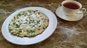Творожно сырная лепёшка на сковороде.