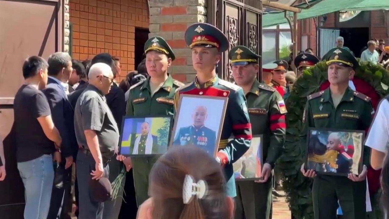 В Элисте прощаются с героем России Нараном Очир-Горяевым. смотреть онлайн