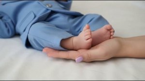 Крохотные ручки....Обязательно послушайте! Эта песня тронет ваше сердце!