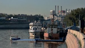 Набережная Москвы реки. Иванушки International