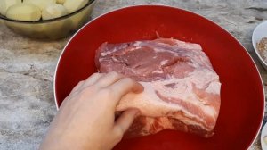 Свиная шея запеченная в рукаве с картофелем