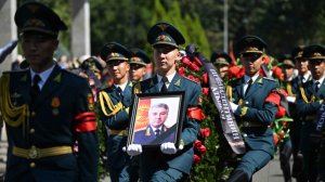 Церемония прощания с государственным деятелем  Мыктыбеком Абдылдаевым состоялась в Бишкеке