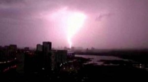 Мощный циклон со штормовым ветром и градом обрушился на Тюменскую область.