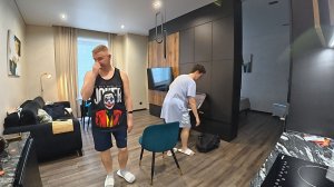В квартире БАРДАК, собираем вещи и на ВЫХОД! Отдых в Питере ОКОНЧЕН! Вован ДОБЫЛ нам обед! Влог