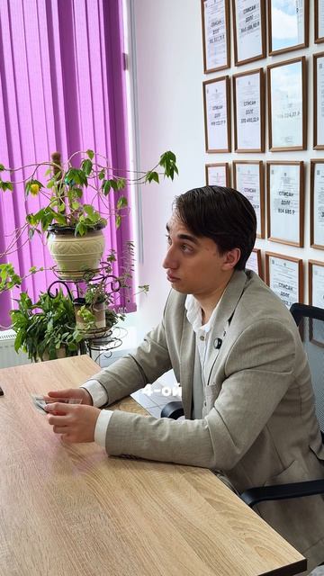 Оплачивает банкротство уже 4-й девушке за месяц… 😳💸
