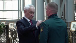 Министр обороны РФ Андрей Белоусов вручил медали «Золотая Звезда» отличившимся участникам СВО.