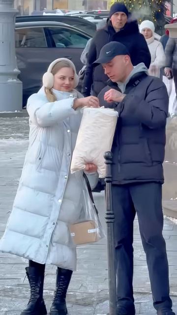 Неожиданный перекус-сюрприз на улице.
