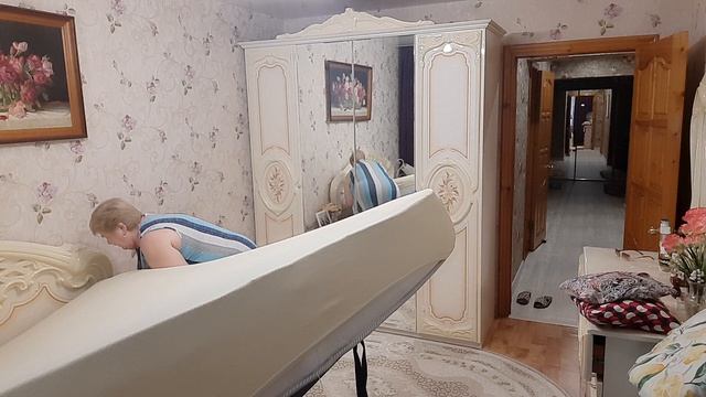1000003725.mp4.     меняю постельное  убираем  стираем