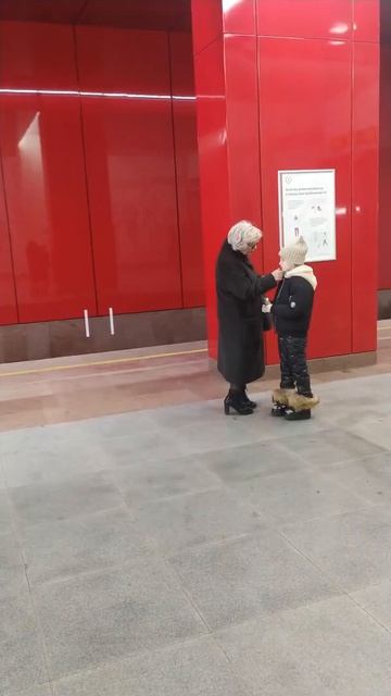 Станция метро Яхромская, Москва - интерьер, пассажиры, поезда Фрагмент 29