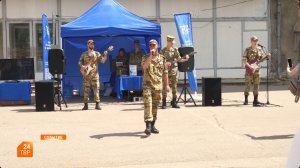 В знак взаимной поддержки