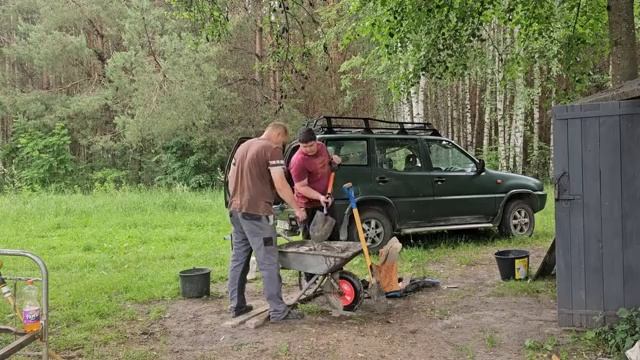 НОЧНЫЕ ПРИКЛЮЧЕНИЯ С ПЧЁЛАМИ ПОЙМАЛИ РОЙ И ЗАСТРЯЛИ В ПОЛЕ НОВАЯ ЖИЗНЬ И ПЛАНЫ НА СТАРУЮ БАНЮ смотреть онлайн