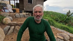 ИСХОД РУССКИХ МУЖИКОВ В ДЖУНГЛИ. Ответы:  Землетрясение?  О строительстве  Не тянет ли в Россию?