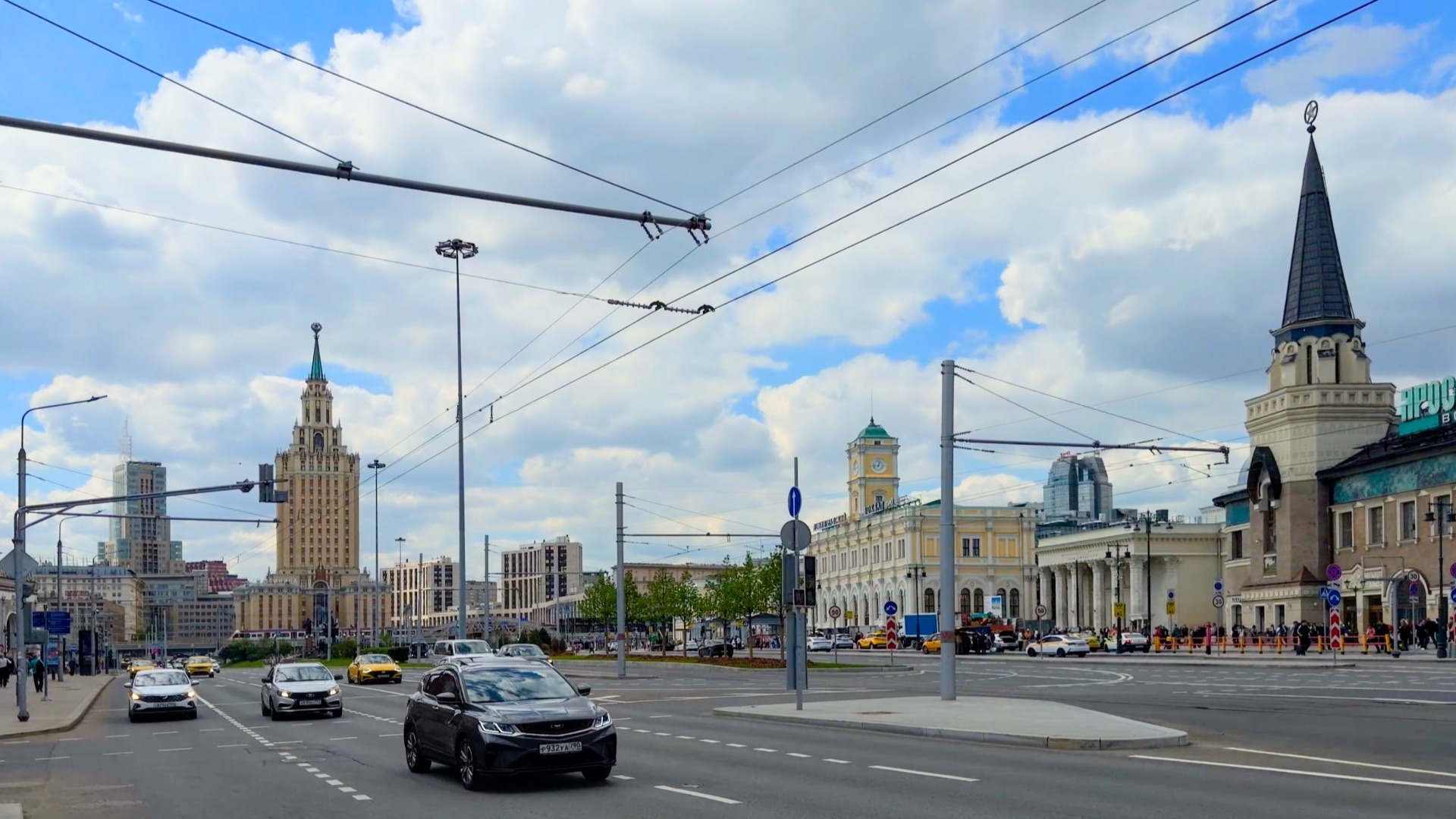 От площади Трёх вокзалов по МОСКВЕ куда глаза глядят.