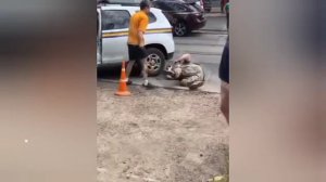 Русский дух непобедимый,‼️🇺🇦🏴☠️Украинский берсерк! - юноша жестоко избил толпу боевиков ТЦК
