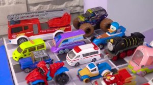 Машинки Тачки Дисней (Tomica) весело ныряют в воду! 💦
