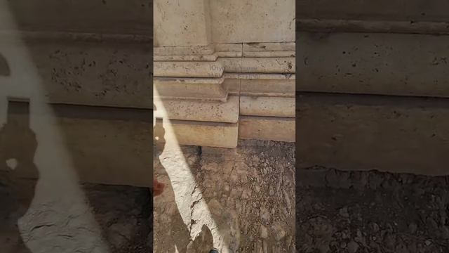 В Баальбеке украли каменный пол